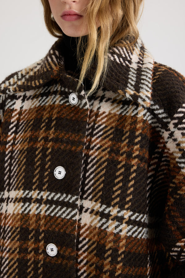 Patou - Voluminös geschnittener Parka aus Wollmix - Autumn Checkerboard - Parka aus Schurwollmix in Herbstbraun. Kariert. Breiter Kragen mit abnehmbarer Lasche, die mit einem silberfarbenen Schloss befestigt wird. Knopfverschluss vorne mit silberfarbenen Knöpfen mit eingraviertem JP-Monogramm. Saumtaschen. Gefüttert.