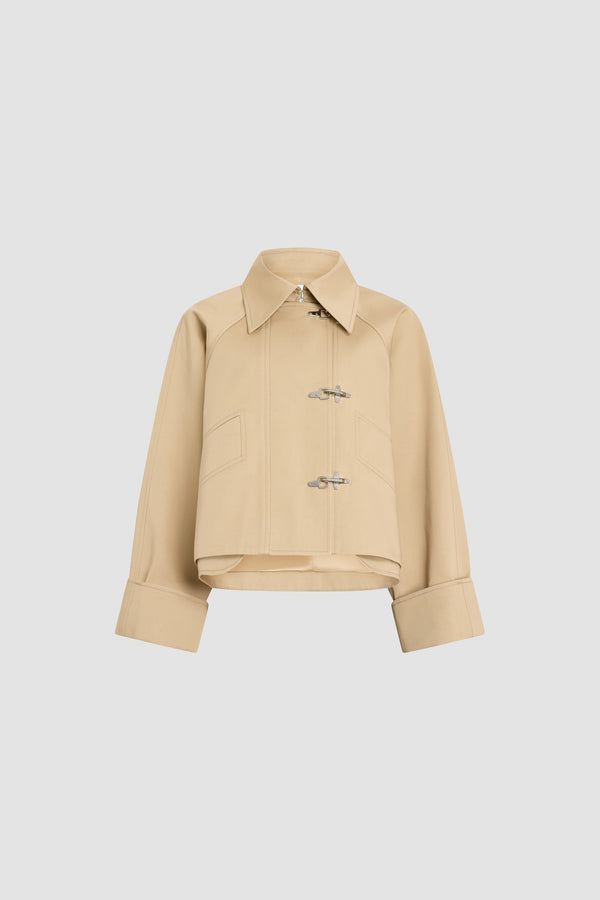 Patou - Parka corto oversize in cotone biologico - Sand - Parka corto oversize color sabbia. Chiusura con alamari dorati. Colletto classico.