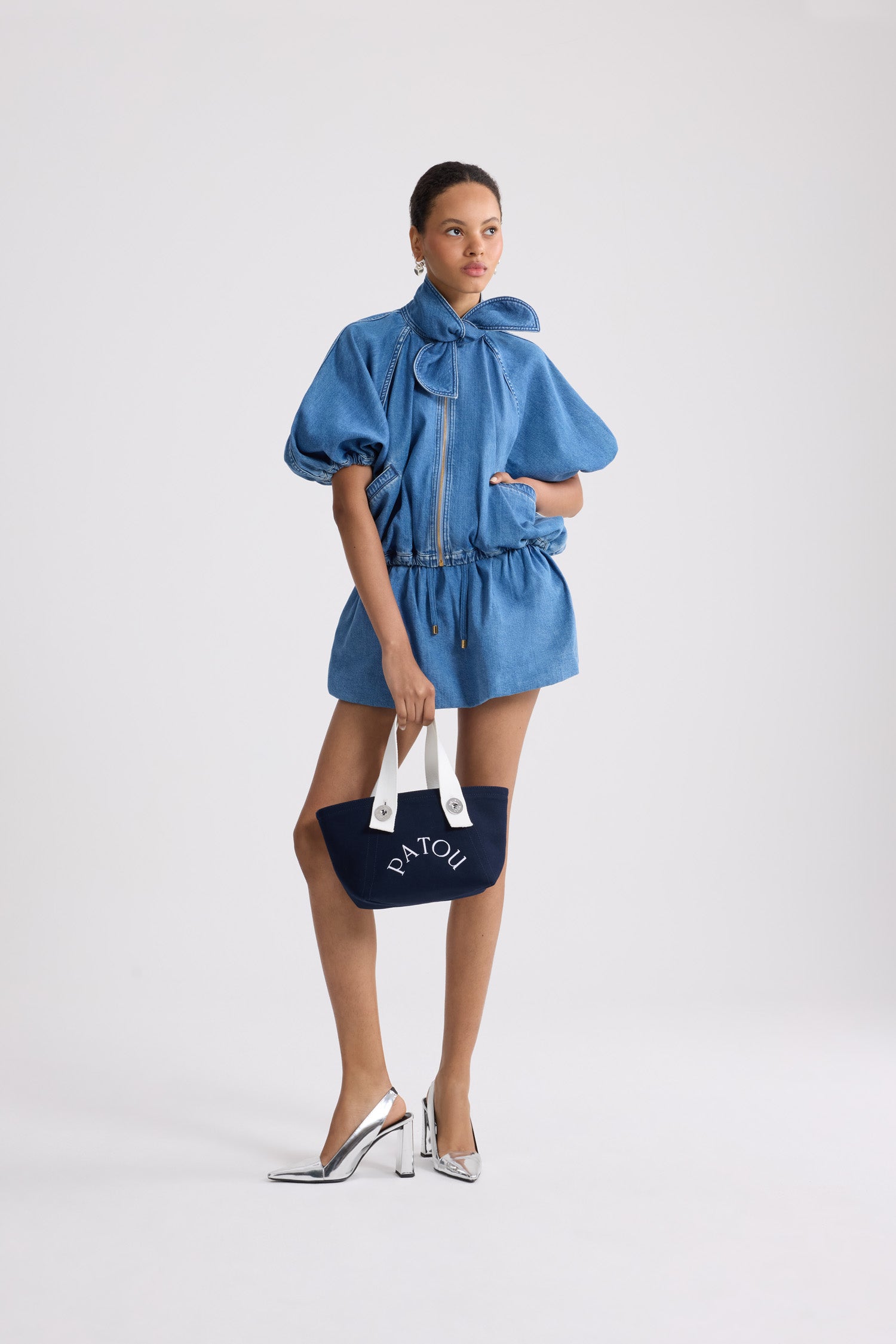 Patou - Blouson Volume Annodato in Misto Cotone - Heritage Blue Wash - Blouson blu. Materiale in misto cotone. Collo alto. Nodo al collo. Chiusura con cerniera.