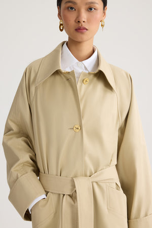 Trench coat leggero in cotone biologico