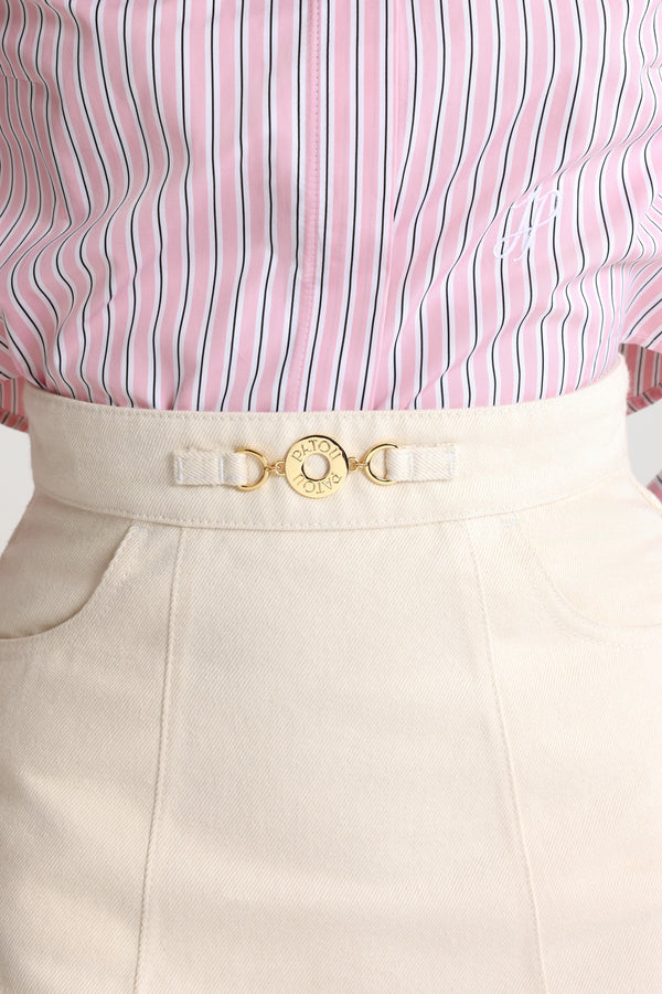 Patou - Minigonna svasata in denim di cotone - Natural - Gonna in denim di cotone naturale écru. Modello corto. Silhouette svasata. Medaglione oro rimovibile inciso con il logo JP sul davanti. Logo Patou ricamato in vita. Tasche sul davanti. Ppince sul davanti e sul retro. Chiusura con zip sul retro. Questo modello è aderente in vita.