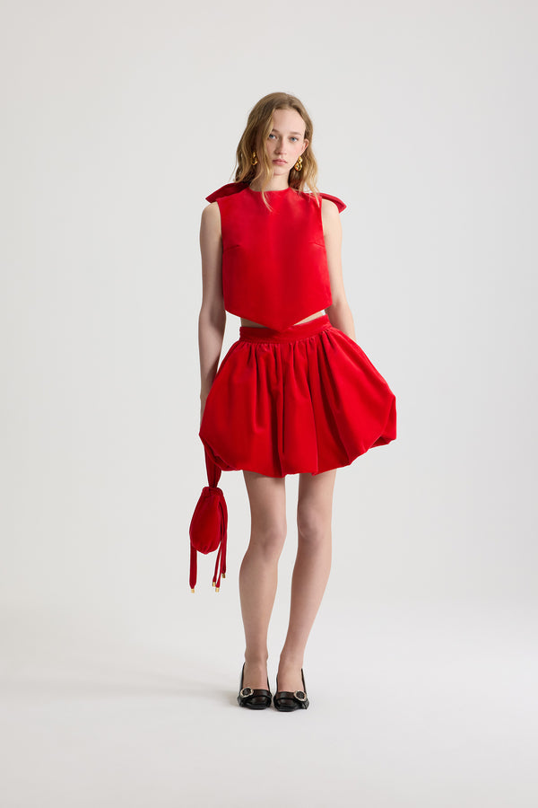 Patou - オーガニックコットンのブルーマー効果ミニスカート - Red - ミニスカート 赤、オーガニックコットンベルベットのミニスカート。 ブルマー効果。 この作品は、ギヨーム・アンリがデザインした「イブニング」カプセルコレクションからのもので、特別な機会をスタイルと洗練さで永遠のものにします。