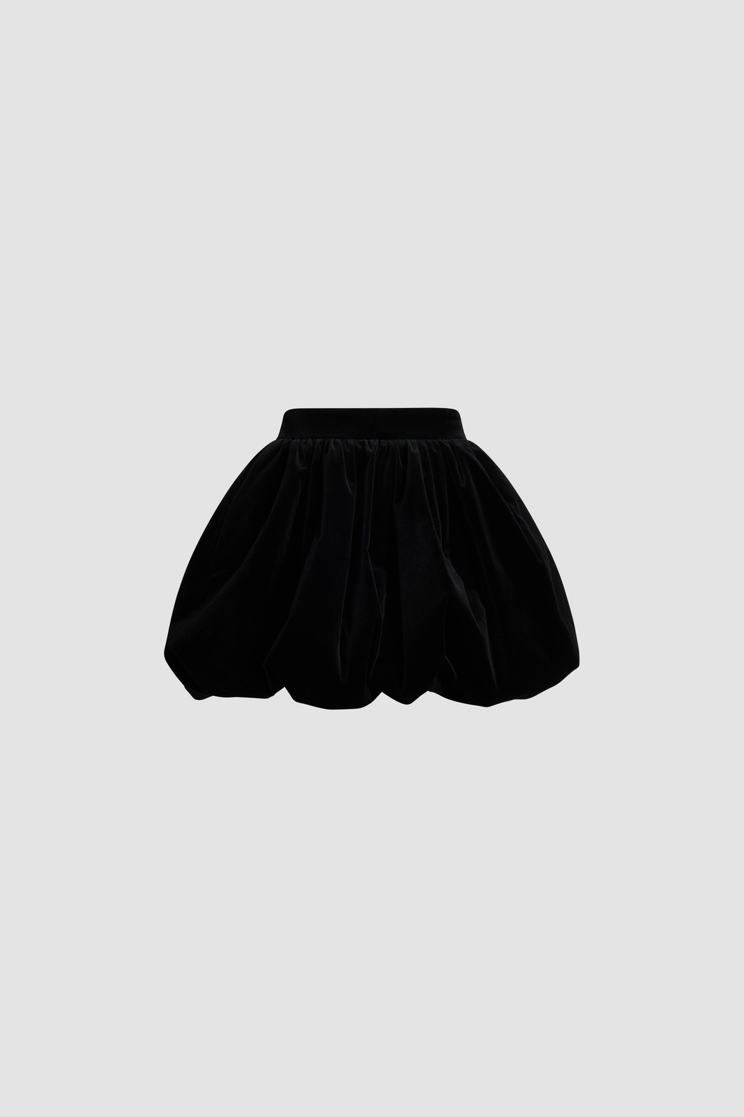 Patou - オーガニックコットンのブルーマー効果ミニスカート - Black - ミニスカート 黒、オーガニックコットンベルベットのミニスカート。 ブルマー効果。 この作品は、ギヨーム・アンリがデザインした「イブニング」カプセルコレクションからのもので、特別な機会をスタイルと洗練さで永遠のものにします。