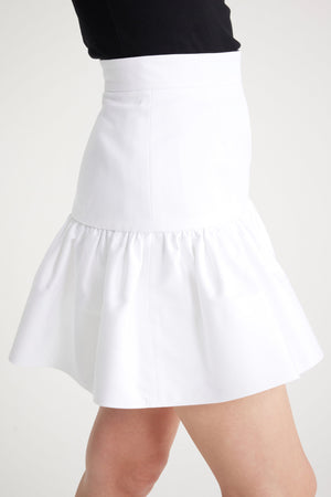 Minigonna con balza in gabardine