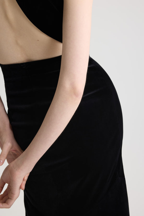 Patou - オーガニックコットン混ベルベット マーメイド マキシスカート - Black - オーガニックコットン混紡ベルベットのブラックミディスカート。フリル付きの裾で、フィット＆フレアのシルエット。この作品は、ギョーム・アンリがデザインしたカプセル「イブニング」のアイテムです。特別な機会をスタイルと洗練さで不朽のものにするために。