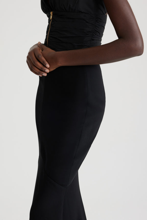 Patou - Gonna maxi a sirena in misto lana ecosostenibile - Black - Gonna in crepe eco-sostenibile nero. Lunghezza maxi. Silhouette aderente e svasata. Vita alta. Chiusura con zip sul retro. Modello foderato.Questo modello è aderente sui fianchi.