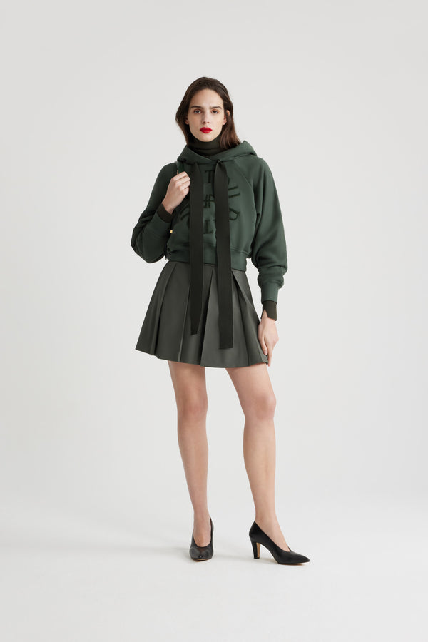 Patou - Minigonna plissettata in lana tecnica ecosostenibile - Khaki - Gonna in lana tecnica ecosostenibile verde militare. Modello corto. Pieghe larghe. Cintura rimovibile. Passanti per cintura. Tasche ai lati. Chiusura con zip sul retro.