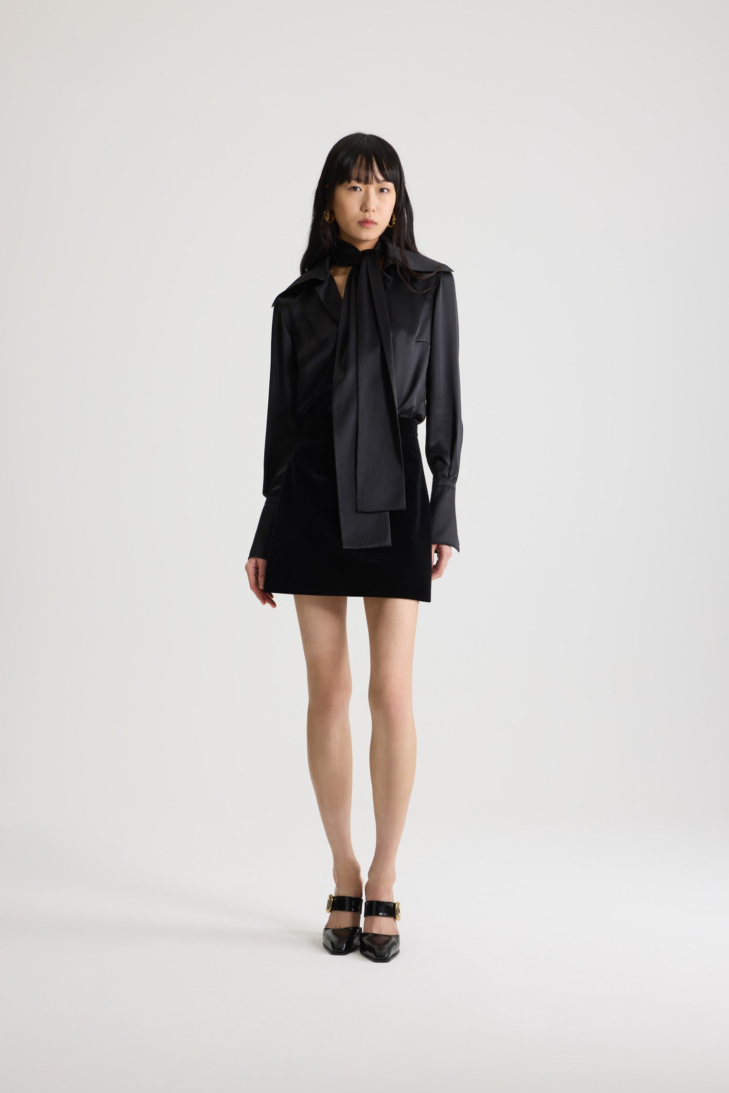 Patou - オーガニックコットンのアイコニックミニスカート - Black - オーガニックコットンベルベットのアイコニックなブラックミニスカート。ストレートカット。 この作品は、ギョーム・アンリがデザインしたカプセル「イブニング」のアイテムです。特別な機会をスタイルと洗練さで不朽のものにするために。