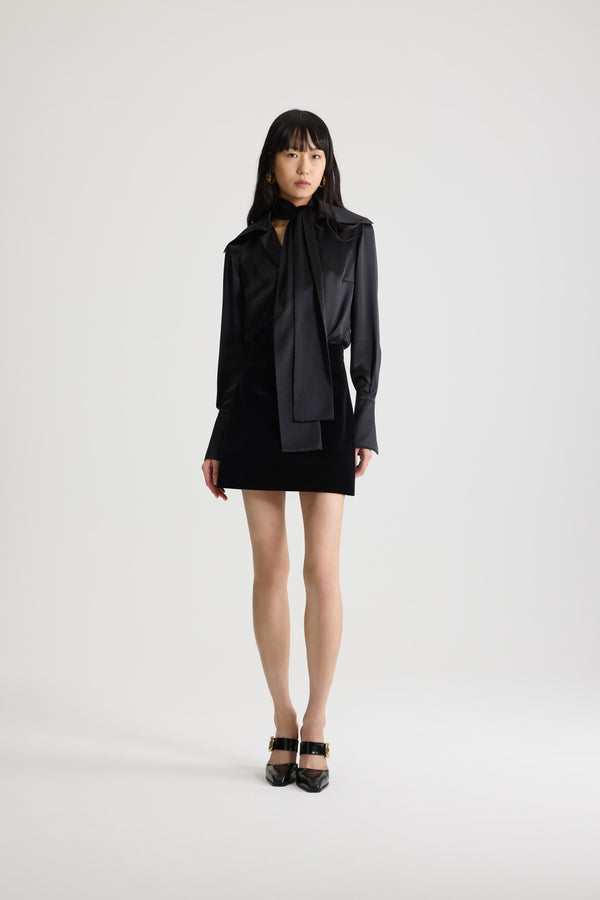 Patou - オーガニックコットンのアイコニックミニスカート - Black - オーガニックコットンベルベットのアイコニックなブラックミニスカート。ストレートカット。 この作品は、ギョーム・アンリがデザインしたカプセル「イブニング」のアイテムです。特別な機会をスタイルと洗練さで不朽のものにするために。