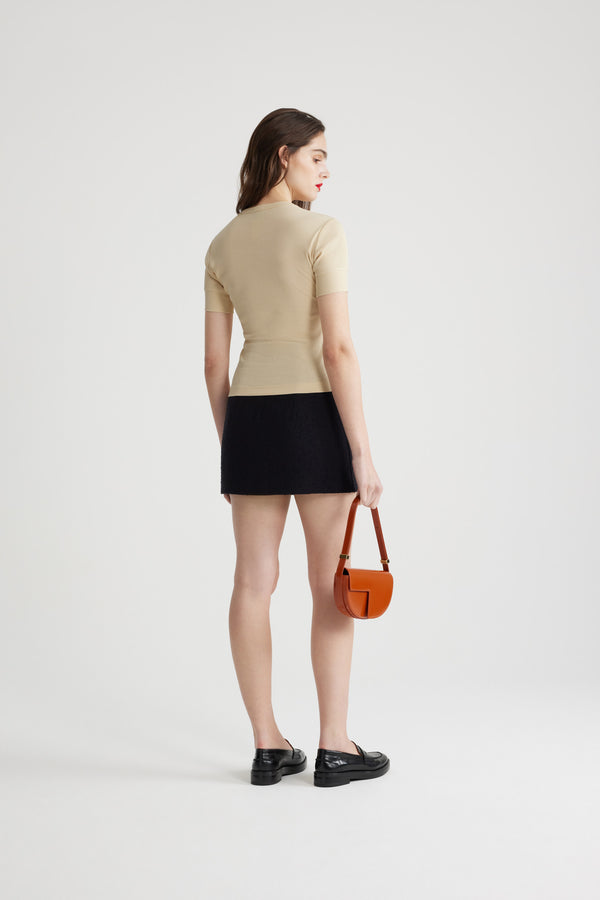 Patou - 지속 가능한 울 및 오가닉 코튼 트위드 미니 스커트 - Black - 블랙 컬러의 지속 가능한 울 및 오가닉 코튼 트위드 소재. 짧은 길이. 하이 웨이스트. 뒷면의 지퍼 여밈. 앞면과 뒷면의 다트 디테일. 가공하지 않은 헴. 안감 처리.