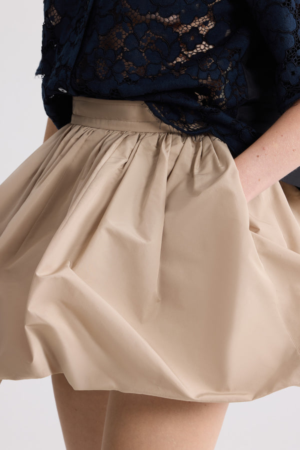 Patou - Mini-Bloomer-Rock aus recyceltem Faille - Dune - Sandfarbener Mini-Bloomer-Rock aus recyceltem Faille. Kordelzug an der Taille.