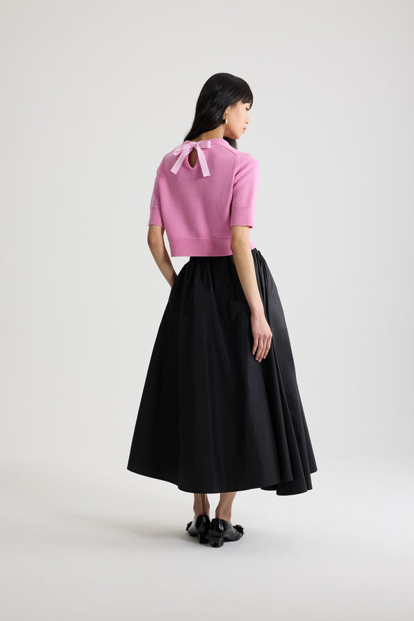 Patou - リサイクルファイユ アシンメトリー ミディスカート - Black - ブラックのリサイクルポリエステルファイユ製スカート。ミディ丈。ミッドウエスト。片側にプリーツ入りのアシンメトリーなシルエット。伸縮性があるウエスト。