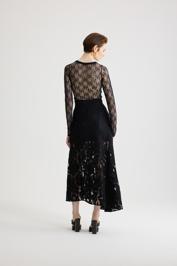 Patou - オーガニックコットンブレンド レース アシンメトリーミディスカート - Black - ブラックのオーガニックコットン混紡レーススカート。ミディ丈。ミッドウエスト。片側にプリーツ入りのアシンメトリーなシルエット。バックにファスナー。部分的に裏地付き。