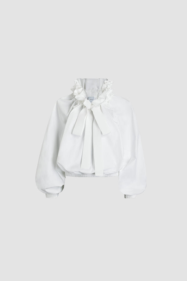 Patou - La Patou Blouse オーガニックコットンポプリン - White - ホワイトのオーガニックコットンポプリン製トップ。ハイボリューム シルエット。ドローストリング カラーにシャーリング&amp;グログラン。袖口に伸縮性があるバットウィングスリーブ。伸縮性があるウエスト。