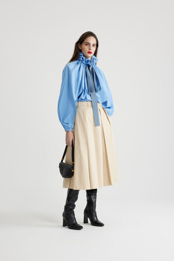Patou - Iconic drawstring top in organic cotton - Airy Blue - Airy Blue organic cotton poplin top. High volume silhouette that can be worn knotted at the neck or off the shoulders. Drawstring collar with flounce at the front and long grosgrain ties. Batwing sleeves with elasticated cuffs. Elasticated waist.