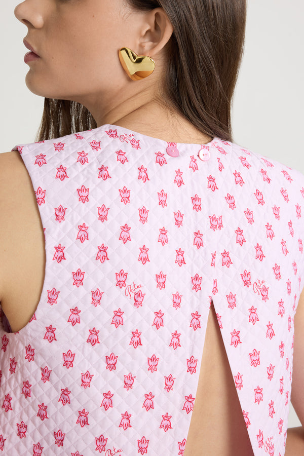 Patou - Top corto in misto viscosa ecosostenibile trapuntato e stampato - Small Provence Pink - Affinché questo capo possa accompagnarvi per tutta la vita, vi preghiamo di non piegarlo.Top in javanaise di misto viscosa ecosostenibile rosa. Trapuntatura boutis. Fantasia in stile provenzale. Modello corto. Collo tondo. Spacco sul retro. Chiusura con bottoni sul retro. Monogramma JP calligrafia ricamato sul davanti. Orlo smerlato.