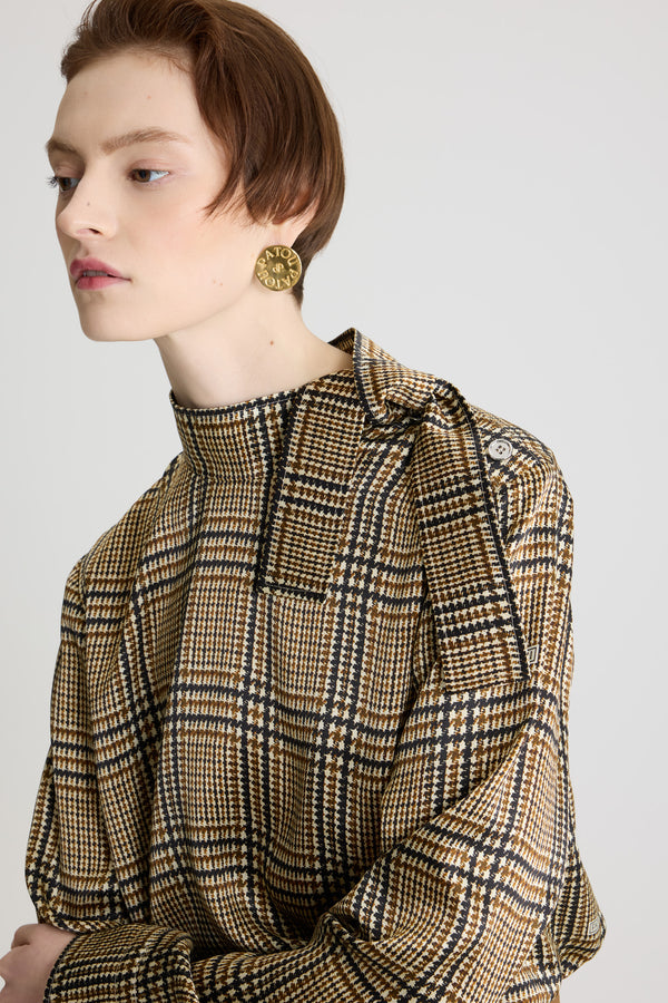 Patou - 프린트 장식 오가닉 실크 소재 스카프 칼라 탑 - Prince Of Wales Print - 오가닉 실크 새틴 탑. 프린스 오브 웨일스 패턴. 하이넥 및 애스콧 타이. 숄더의 버튼 클로저. 버튼 디테일의 커프스.