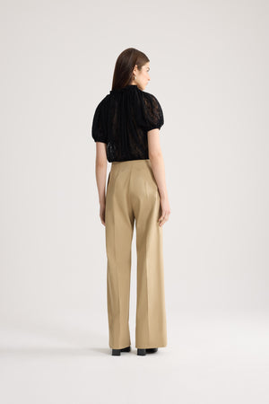 Iconic gabardine trousers in organic cotton