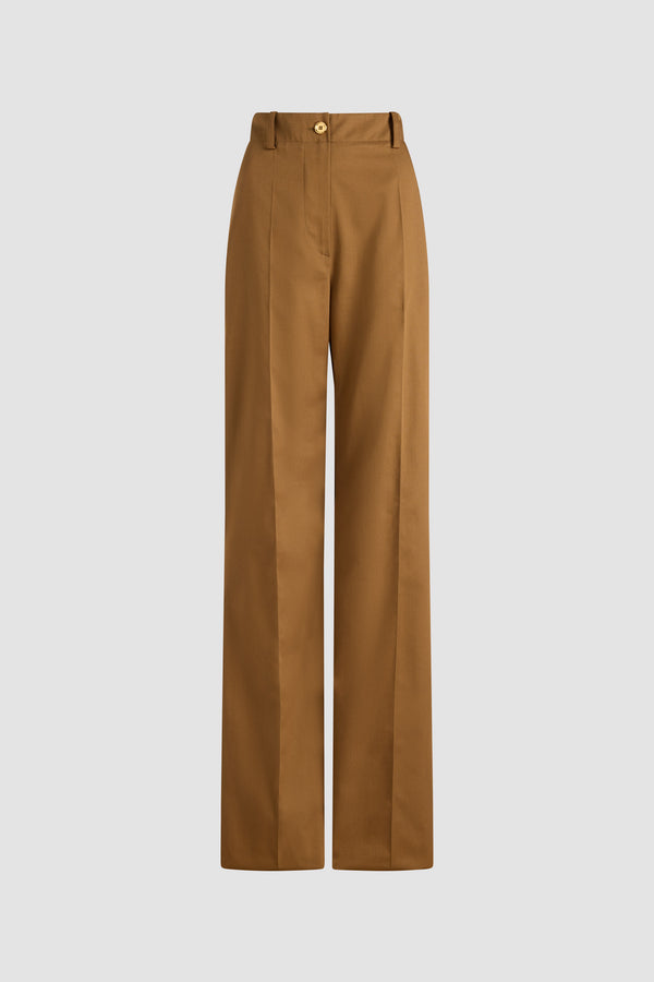 Patou - Iconic long trousers in organic cotton gabardine - Nutmeg - Nutmeg light brown organic cotton gabardine trousers. Iconic Patou silhouette. Long straight fit. Fastens via a gold-tone JP monogram-engraved button and concealed zip at the front. Belt loops. Pockets at the sides. Signature darts at the back.