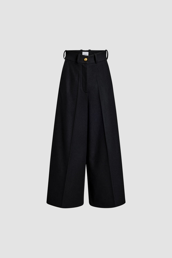 Patou - Pantalone largo in misto lana e cachemire ecosostenibile - Black - Pantalone in misto lana e cachemire ecosostenibile. Gamba larga. Vita alta. Passanti per cintura. Chiusura con bottone oro inciso Patou e zip sul davanti. Tasche ai lati. Pieghe sul davanti.