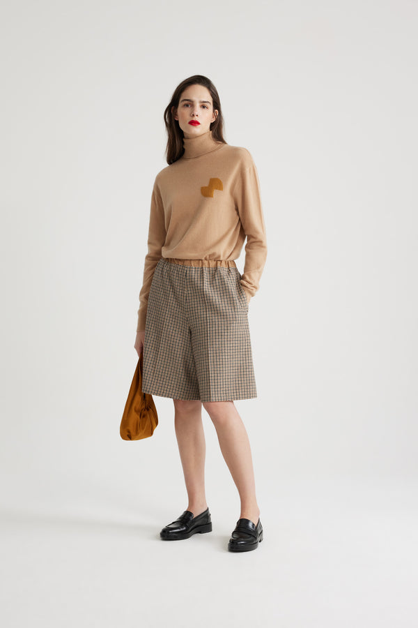 Patou - Bermuda in misto lana riciclata - Houndstooth - Bermuda in misto lana riciclata. Fantasia pied-de-poule. Lunghezza al ginocchio. Vita elasticizzata in faglia. Tasche ai lati. Pieghe sul davanti.