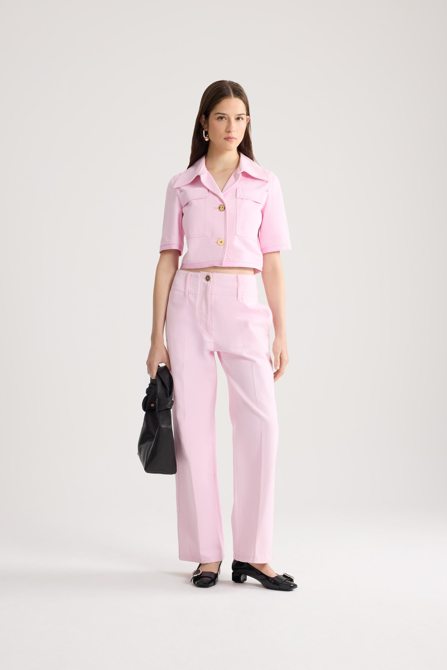 Patou - Weite Denimhose aus Bio-Baumwolle - Pink Sunset - Rosafarbene weite Denimhose aus Bio-Baumwolle. Breiter Bund. Gerades Bein. Patou-Stickerei am hinteren Bund.