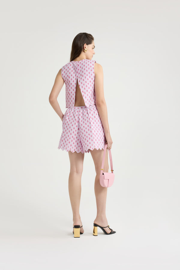Patou - Sommerliche Shorts aus bedruckter gesteppter nachhaltiger Viskose - Small Provence Pink - Rosafarbene Java-Shorts aus nachhaltiger Viskose. Steppmuster. Ganzflächige Motive aus der Provence. Länge bis zur Mitte des Oberschenkels. Elastische Taille mit Kordelzugverschluss. Gewellter Saum.
