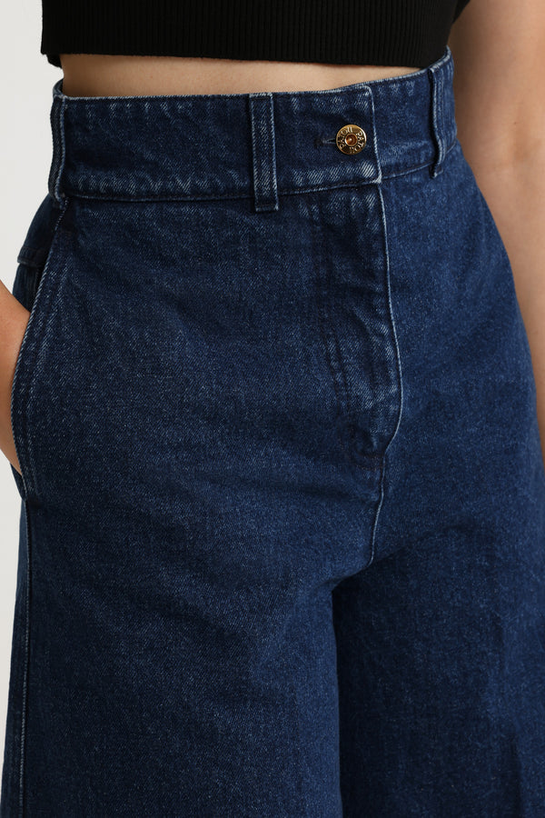 Patou - Bermuda in denim di cotone - Ink Blue - Bermuda in denim di cotone blu inchiostro. Vita alta. Passanti per cintura. Chiusura con bottone oro inciso con il monogramma JP e zip sul davanti. Tasche ai lati.