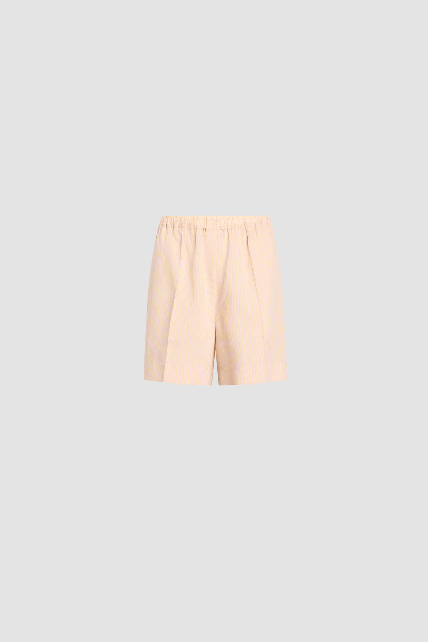 Patou - シルク混紡 ビーチショートパンツ - Shell Beach Stripes - アプリコットベージュカラーのショートパンツ、イエロー＆ピンクカラーのストライプ入り。伸縮性のあるウエスト。この作品は、ギヨーム・アンリがデザインした「Patou Plage」カプセルコレクションからのもので。