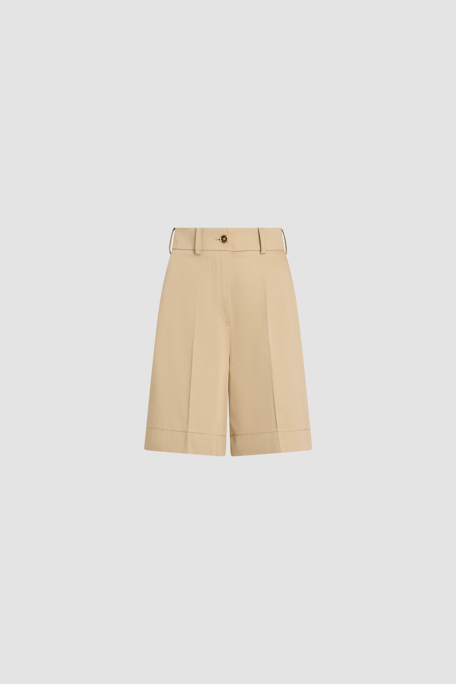 Patou - Bermudashorts aus Bio-Baumwolle - Sand - Sandfarbene Bermudashorts aus Bio-Baumwolle. Hoher Bund. Goldener Knopfverschluss.