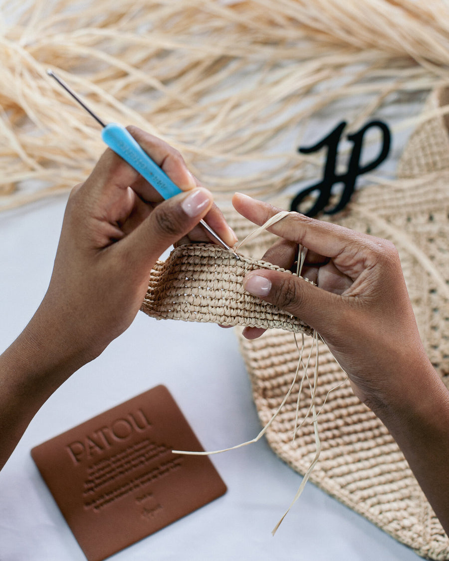  PATOU, 지속 가능한 라피아 컬렉션 공개