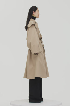 Oversized belted coat in organic gabardine with detachable collar