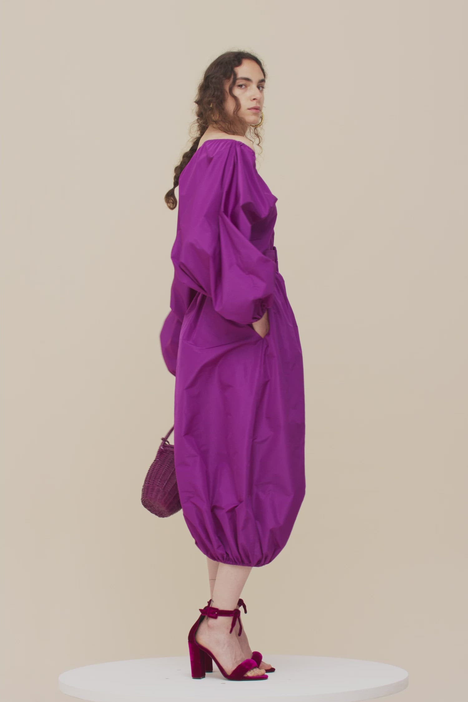 Patou - Belted maxi dress in eco-friendly faille - Anemone - Much volume and a zest of couture, a recipe for a Patou cocktail sensation.Anemone purple dress in eco-friendly faille. Maxi length. Elasticated V neckline. Volume sleeves with elasticated cuffs. Wide fabric belt with buckle fastening at the waist. Elasticated hem.