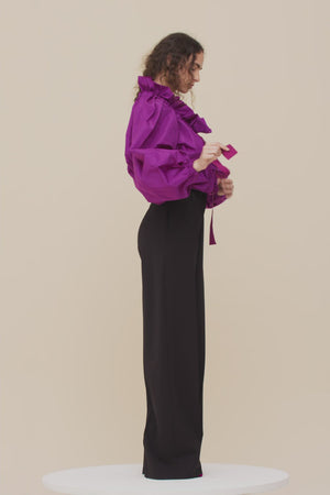 Drawstring collar top in eco-friendly faille