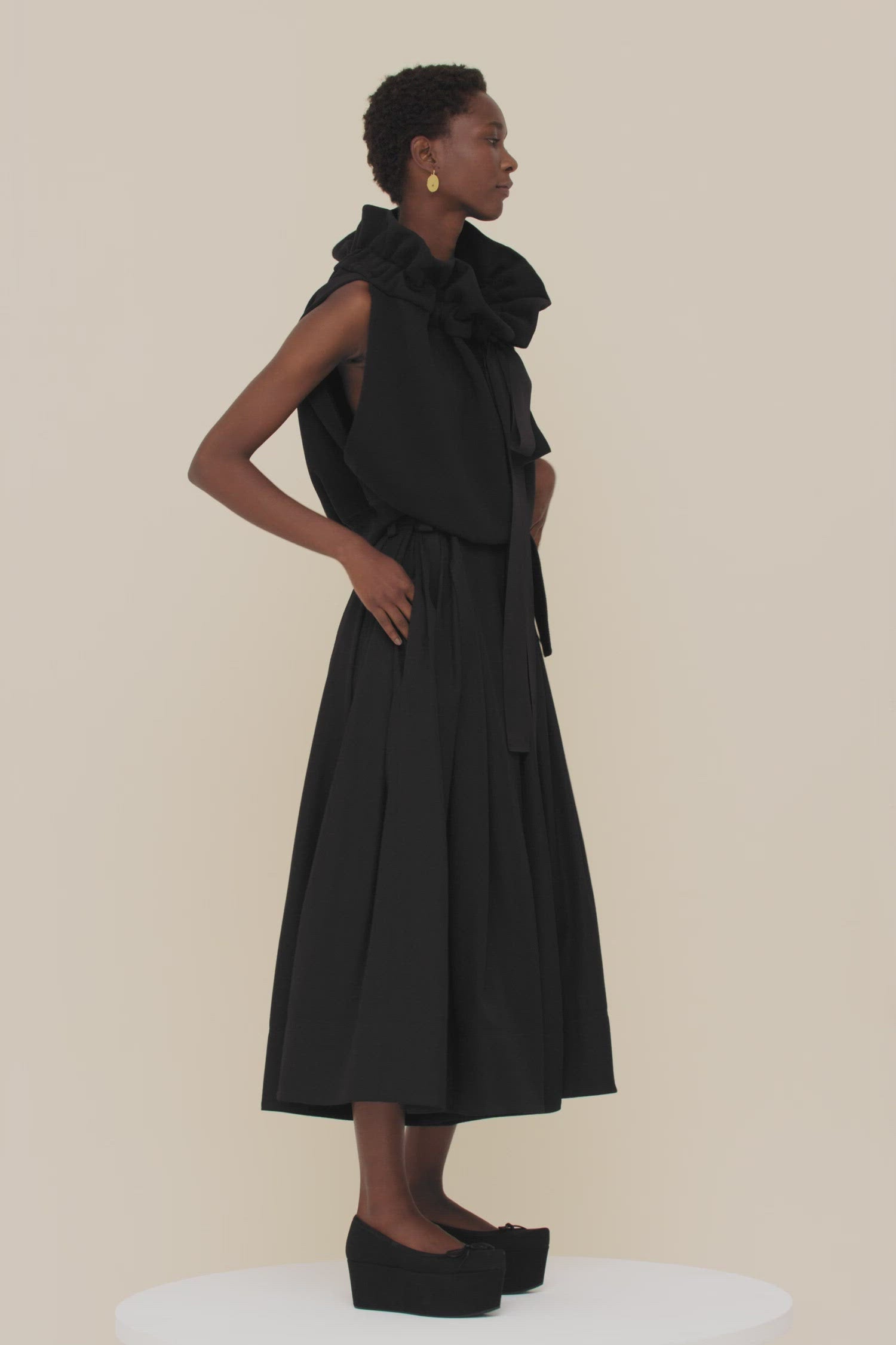 Patou - Grosgrain sleeveless sweatshirt in organic cotton - Black - A simple sweatshirt with great ambitions, an everyday staple adorned with couture ribbons.Black cotton sweatshirt. Oversized silhouette. Sleeveless style. Ruffled drawstring collar with grosgrain. Ribbed hem.