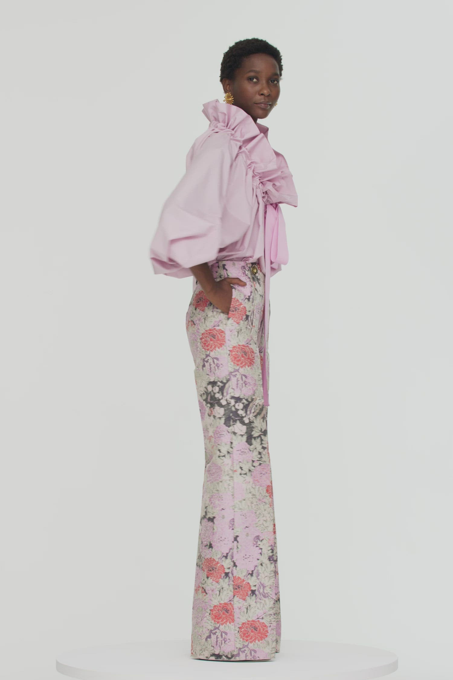 Patou - Straight-legged trousers in cotton jacquard - Birds and Peonies - Birds and peonies celebrate the allure of springtime jacquard.Cotton jacquard trousers featuring Act 2’s Birds and Peonies pattern. High-waisted style with a straight wide leg. Engraved gold-coloured buttons at the front. Belt loops, zip fastening at the side. Side pockets. Darts at the back.