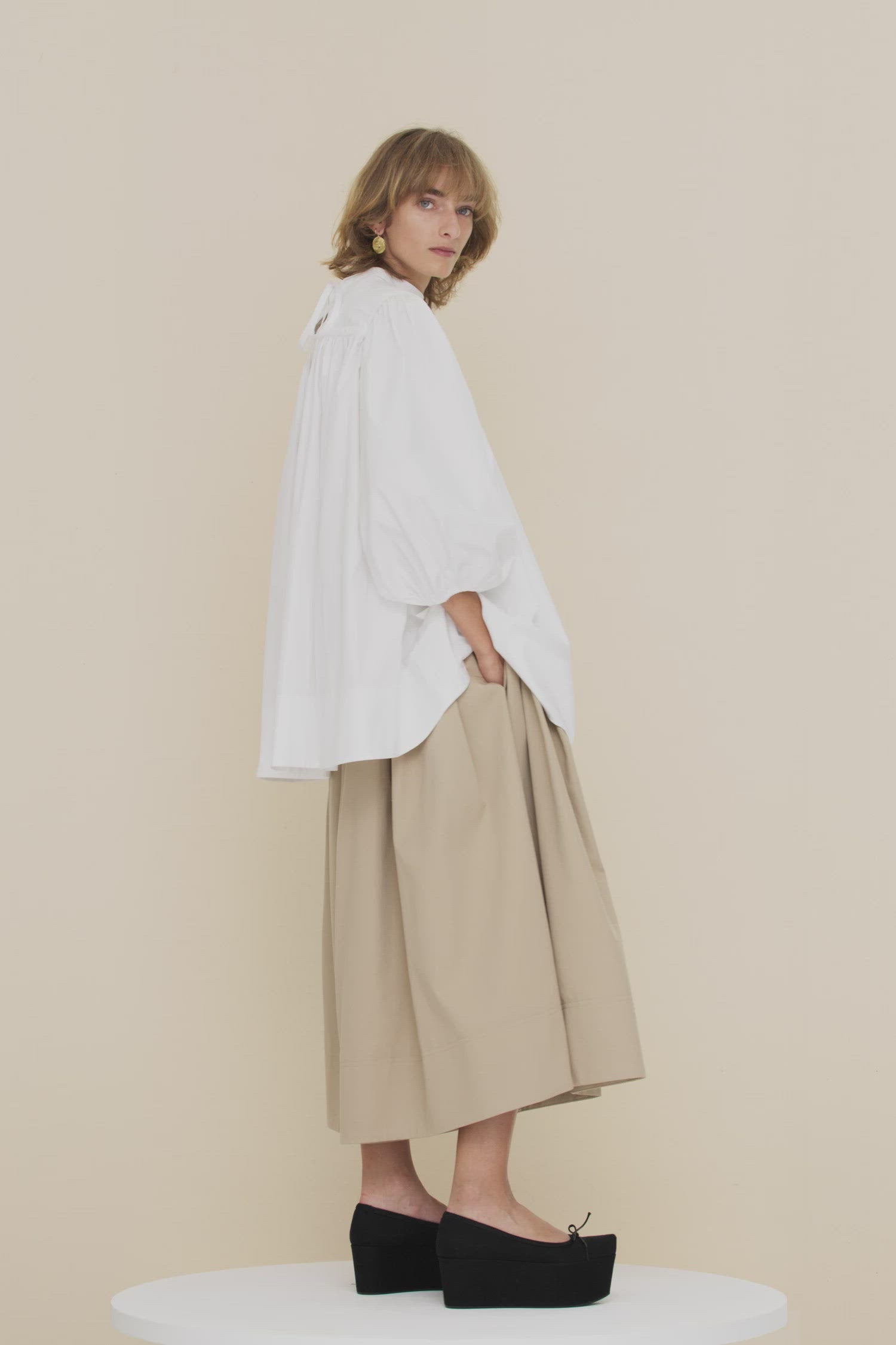 Patou - Communion cotton top - White - Fine details that speak volumes.White organic cotton poplin top. Oversized silhouette. Round collar with yoke and tie fastening at the back. Puff sleeves with elasticated cuffs.