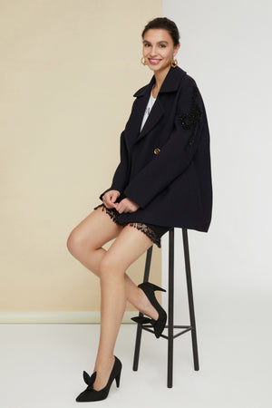 Peacoat-Mantel mit juwelenverziertem Logo