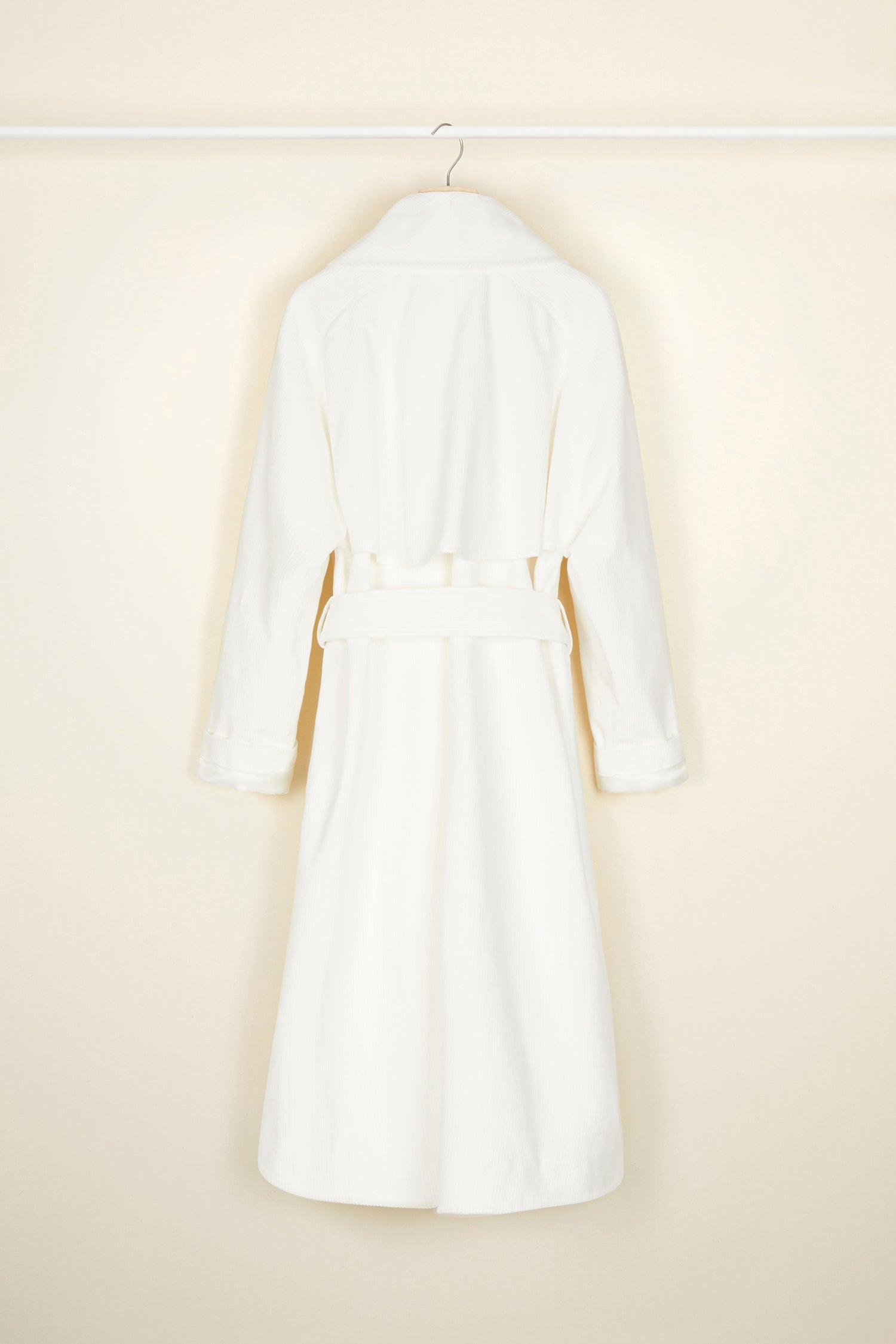 Patou - Corduroy trenchcoat - Pearl - A tailoring classic with a soft velvet touch.Signature Patou trenchcoat in pearl white corduroy. Double-breasted style with a slight A-line silhouette. Button fastening and belted waist. Two pockets at the sides. Fully lined.