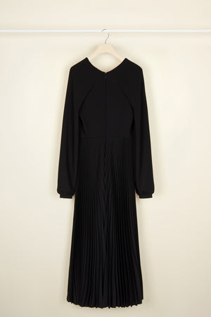 Twisted neckline pleated midi dress