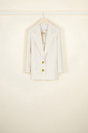 Wolljacke mit Schmuckknöpfen