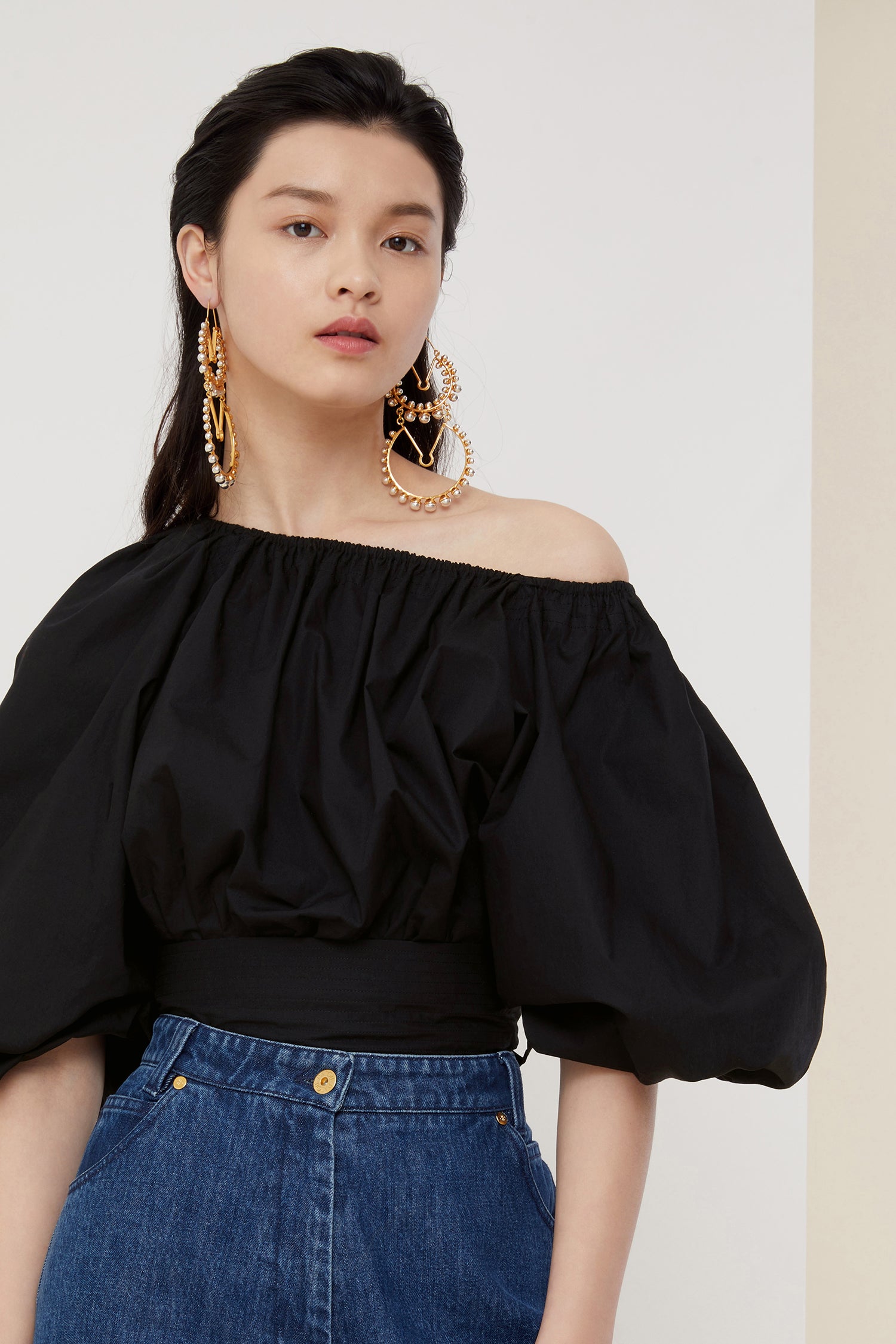 Patou - Doubles créoles en laiton - Gold Silver - Les créoles se dédoublent.Créoles en laiton doré et argent formées de deux anneaux de tailles différentes décorés de perles argent.