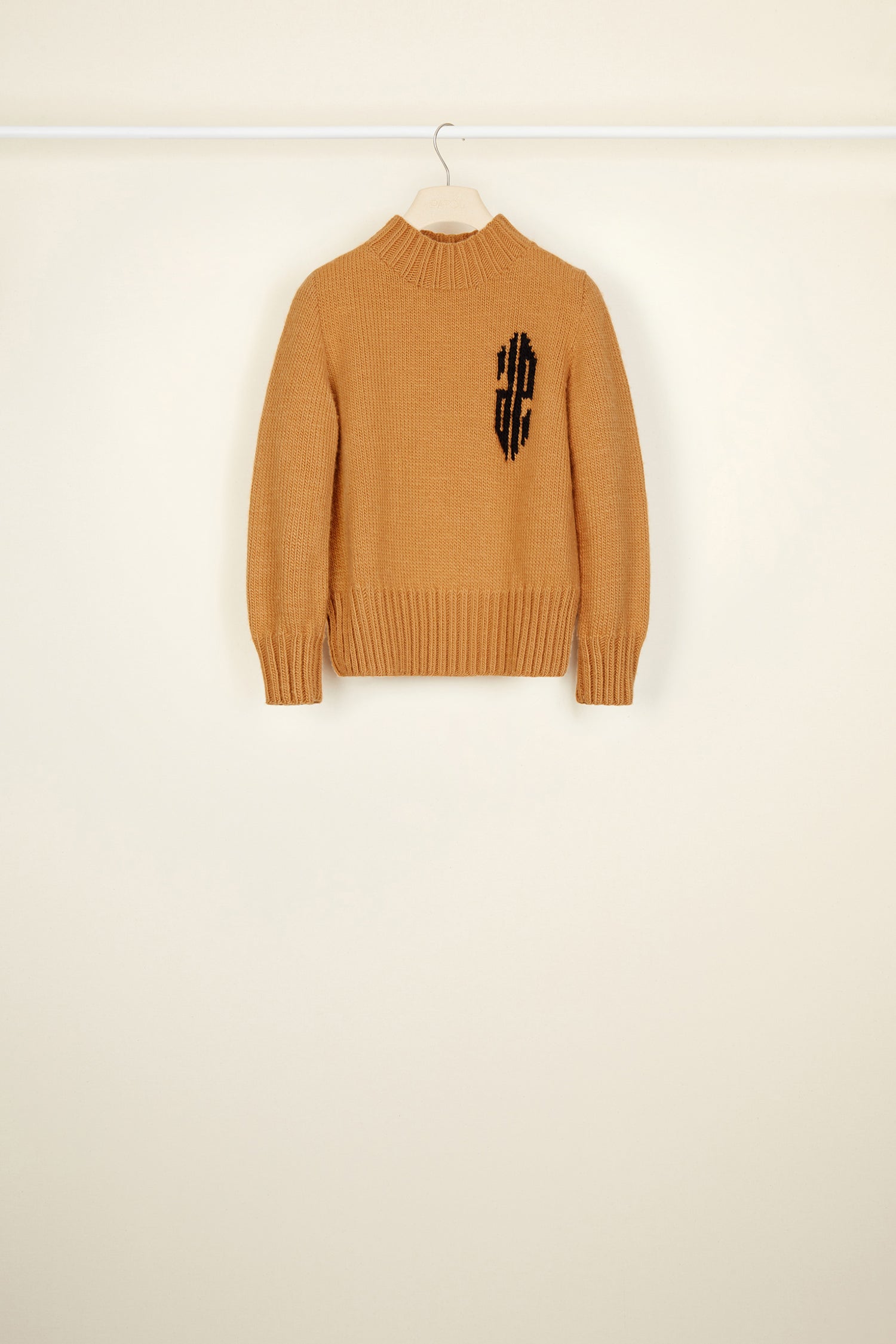 Patou - Cropped intarsia logo jumper - Copper - A logo, a crest, a declaration of style.Copper-hued wool jumper with intarsia logo on the chest in contrasting black. Cropped silhouette with a high neckline. Ribbed collar, cuffs and hem.
