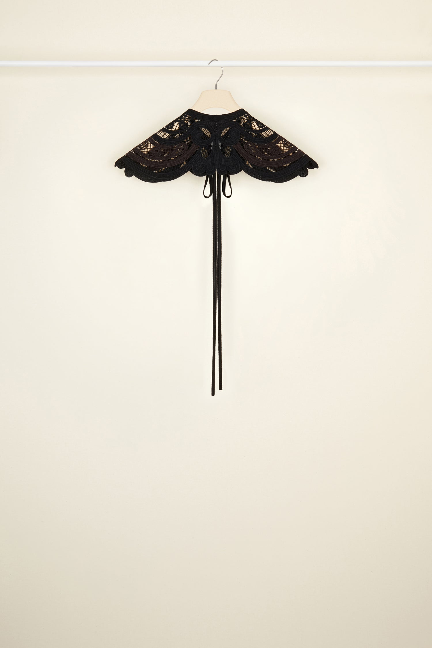 Patou - Embroidered guipure collar - Black - Black guipure, the perfect texture for a Patou signature. Black guipure collar. Fastens via long ties at the front.