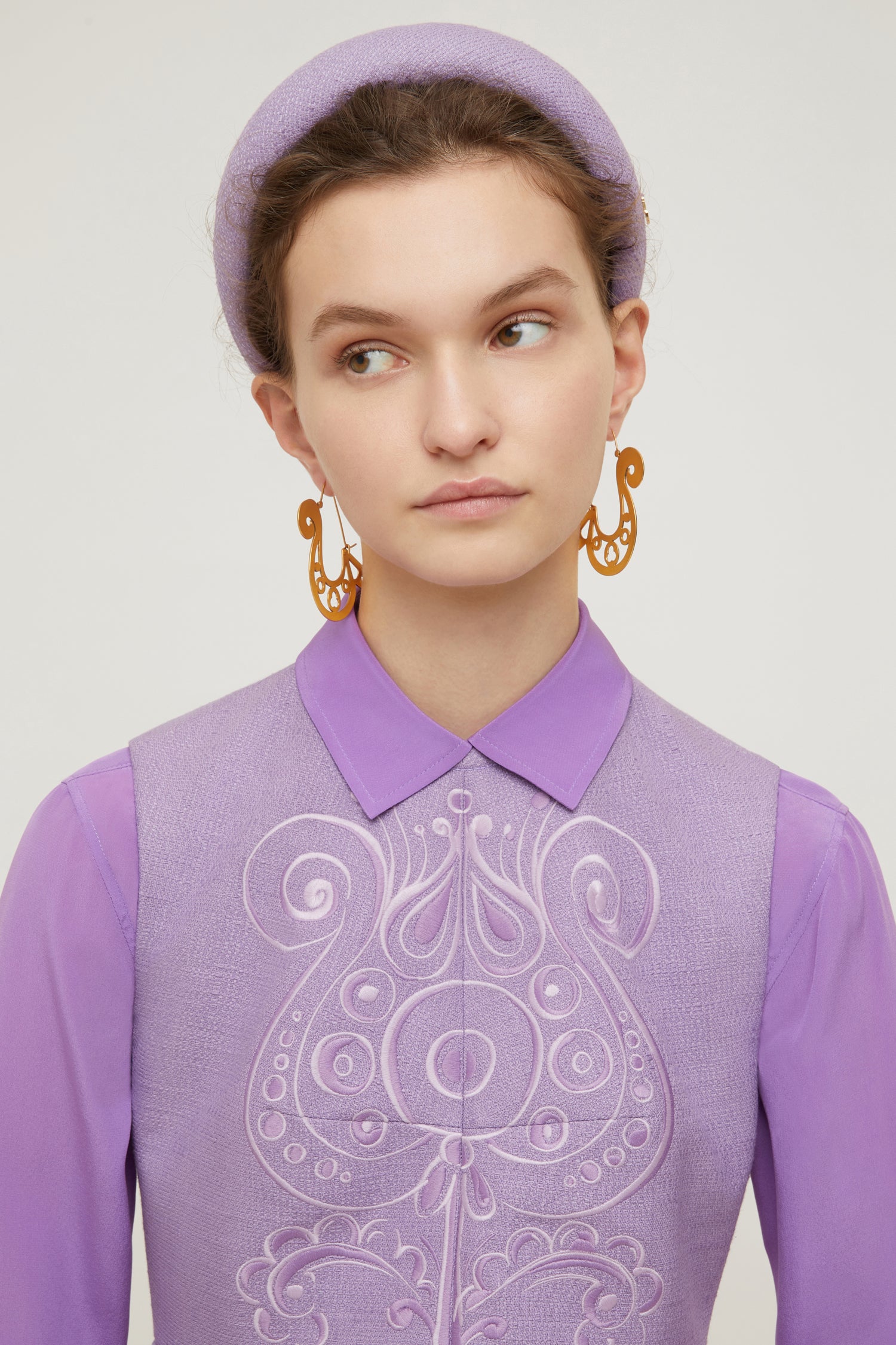 Patou - Embroidered mini dress in organic tweed - Lavender - Embroidery, the Patou way to tell a story.Lavender cotton and wool tweed mini dress. Floral embroideries inspired by Fantasia Botanica’s signature print; three-tone thread to provide extra depth. Sleeveless style with fitted bodice. Zip fastening and signature curved seam the back.Flared skirt with pockets at the sides and darts at the back.