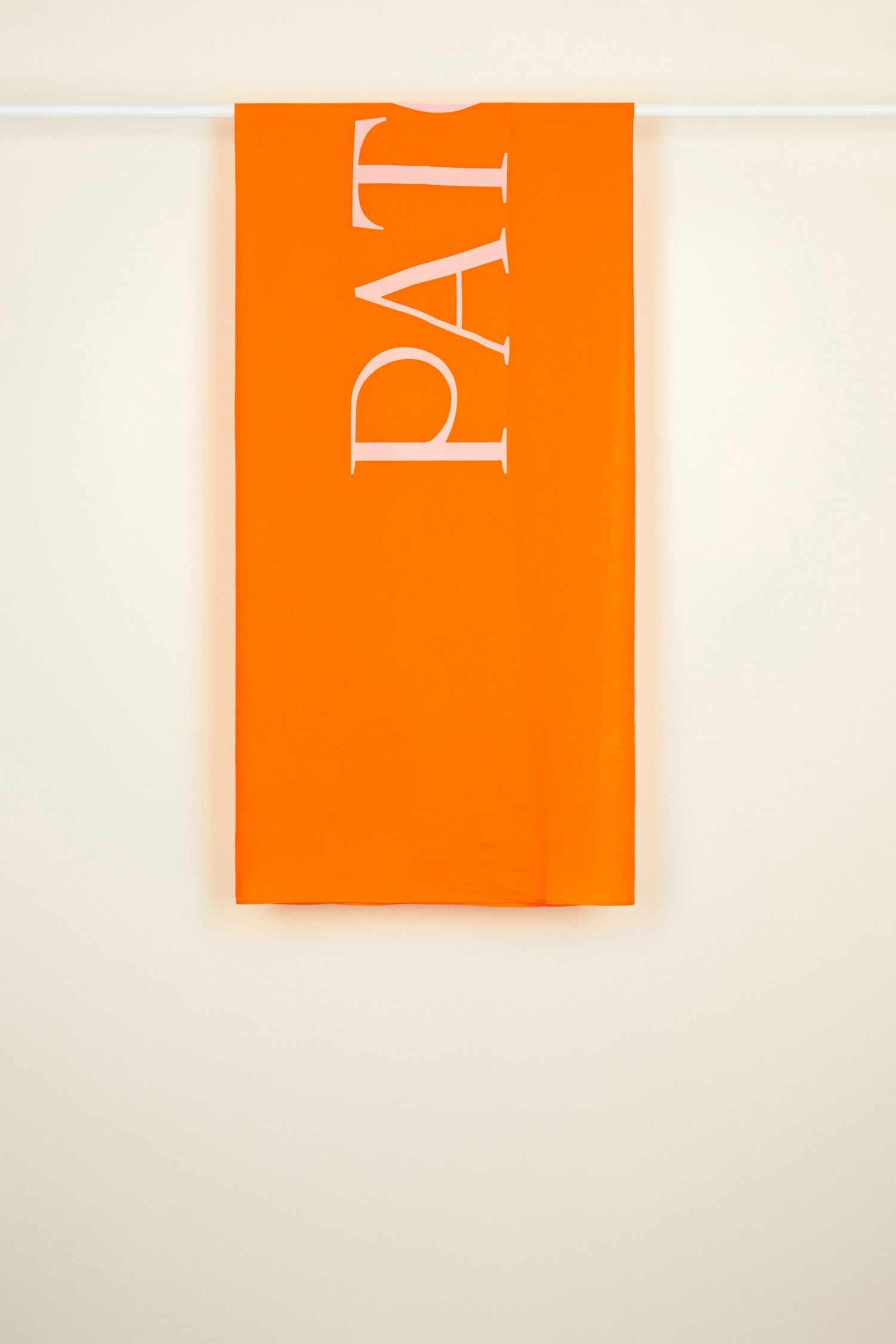 Patou - Patou pareo in organic cotton-voile - Citrus - Made for lying, drying and tying.Citrus orange organic cotton-voile pareo. Maxi PATOU lettering logo in white.