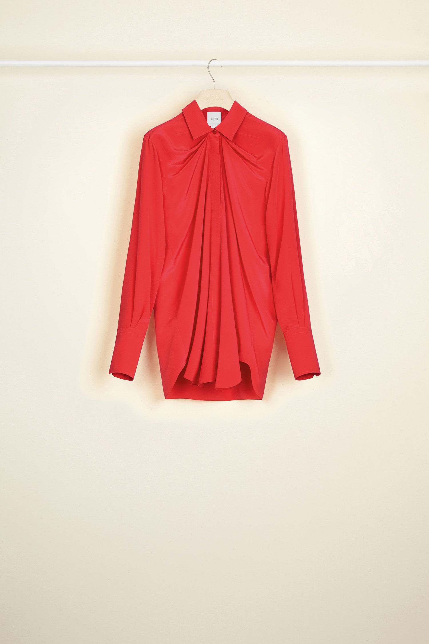 Patou - Iconic draped silk blouse - Capucine Red - Silk that flows flawlessly: classic Patou!Capucine red silk crepe blouse. Longline draped silhouette with shirring at the neckline. Engraved gold-coloured buttons at the collar and cuffs ; concealed button fastening. Signature curved seam at the back.