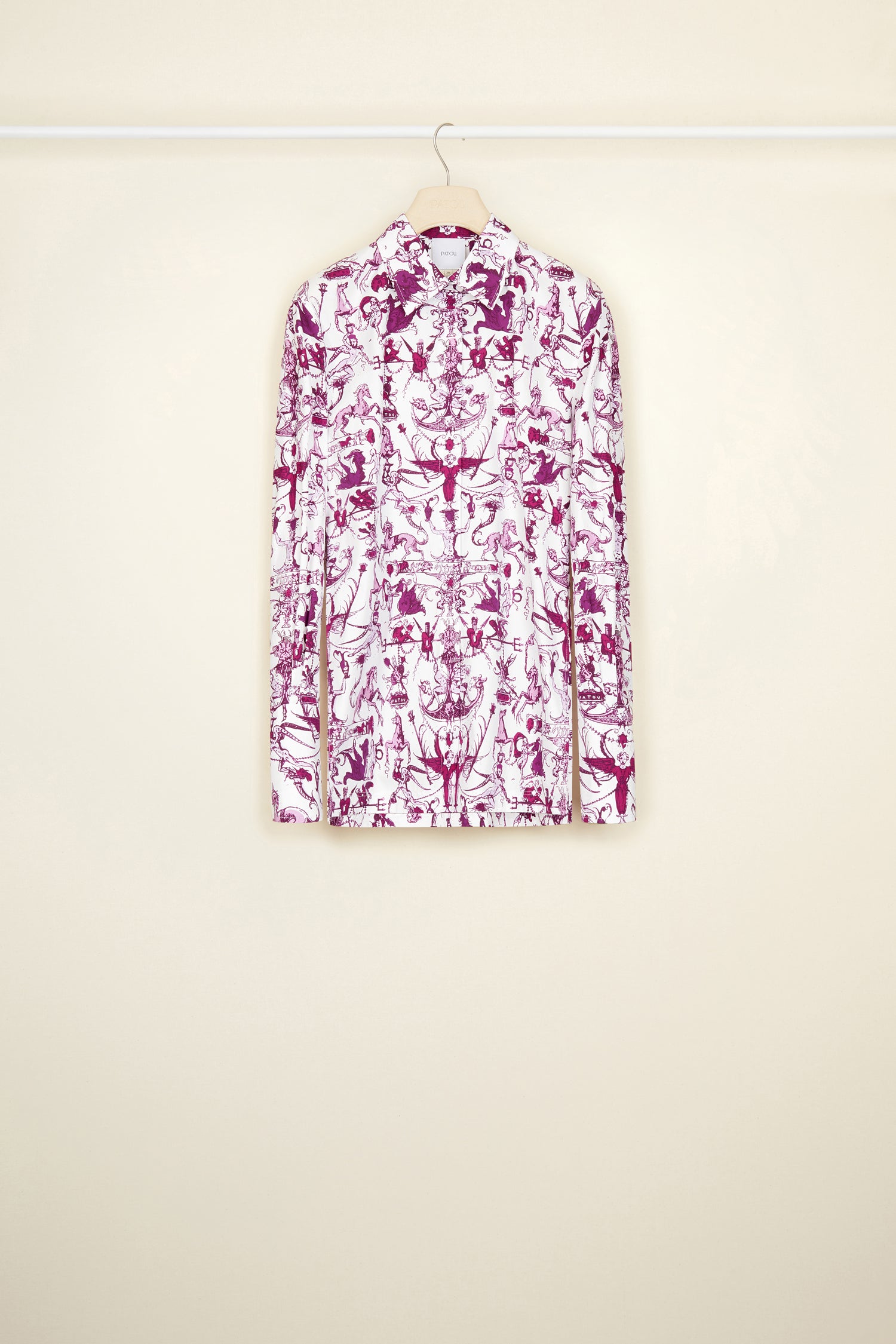 Patou - Camicia signature in cotone bio stampato - Stories And Tales - C’era una volta… una camicia iconica dalla stampa fantastica. Camicia in popeline di cotone. Stampa “Racconti e Leggende”. Chiusura nascosta. Bottoni incisi JP. Polsini abbottonati.