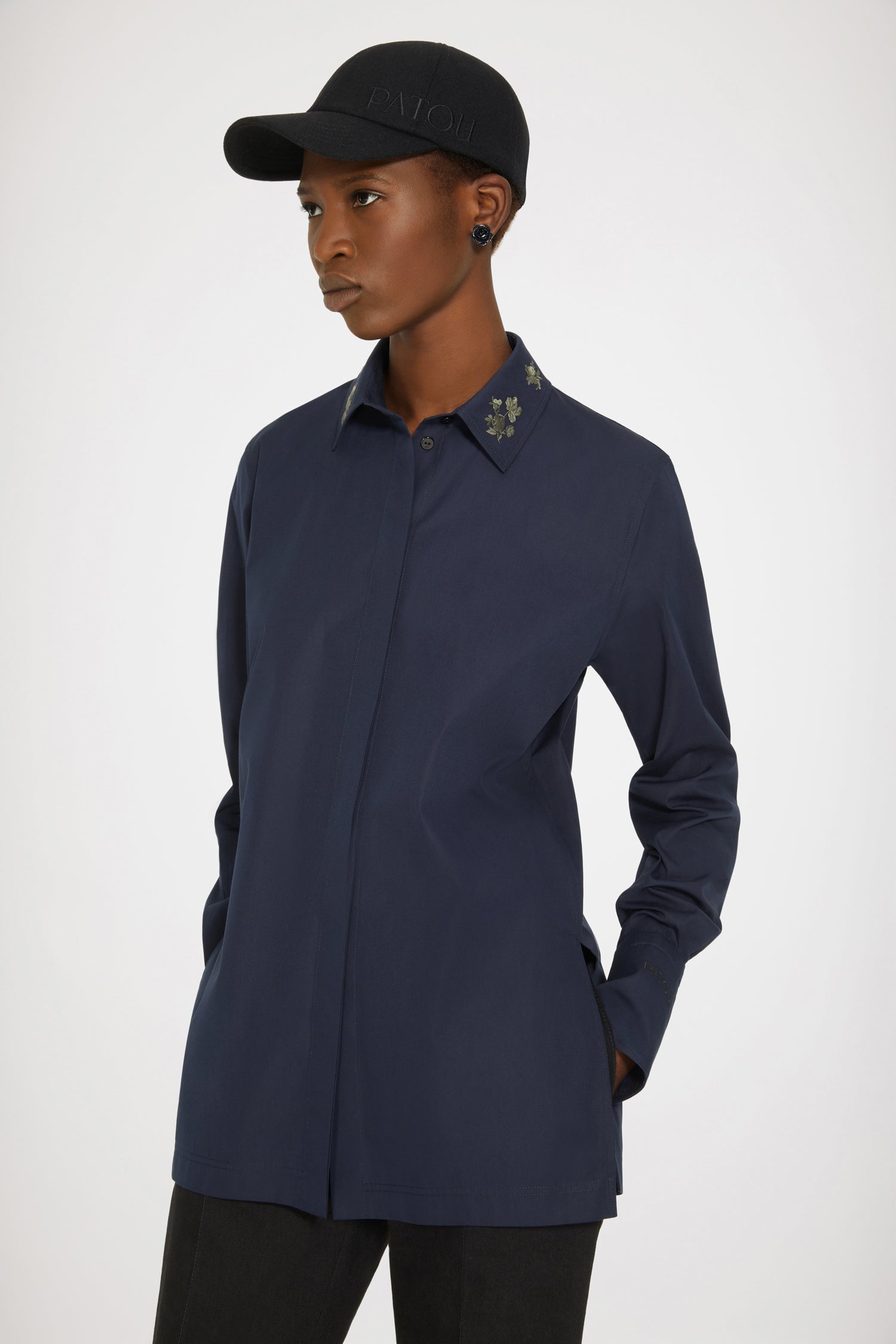 Patou - Signature organic cotton shirt with embroidered collar - Parisian Night - Embroidery is Patou&amp;#39;s love language. Parisian Night navy cotton shirt. Signature longline silhouette. Embroidered collar with floral motifs. Concealed button fastening at the front. Buttoned cuffs. Patou logo embroidered on the left cuff. Split sides.