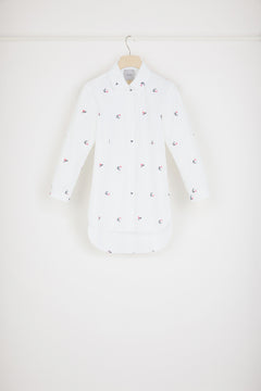 Besticktes Hemd im Babyhemd-Stil aus Bio-Baumwolle